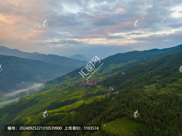 廣西龍脊梯田日出朝霞