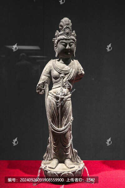 唐代石雕菩薩立像