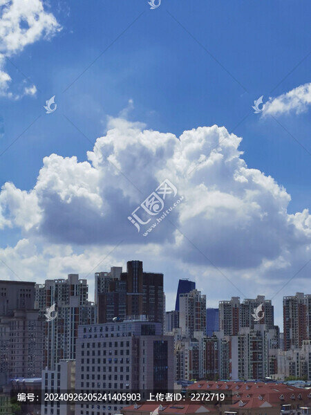 城市上空云層