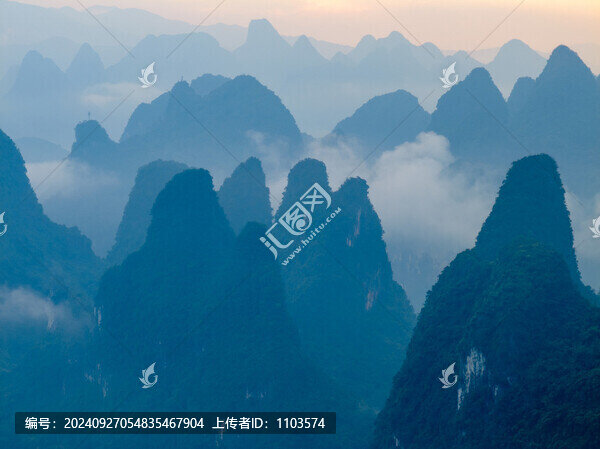 桂林陽(yáng)朔相公山航拍漓江日出朝霞