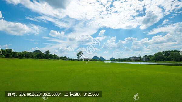 藍天白云樹木綠色大草坪
