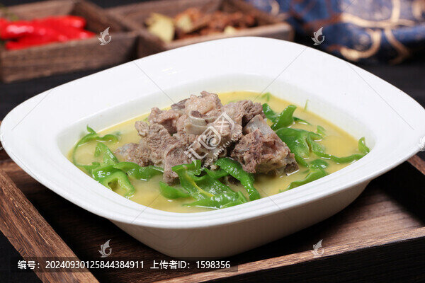 青椒燜排骨