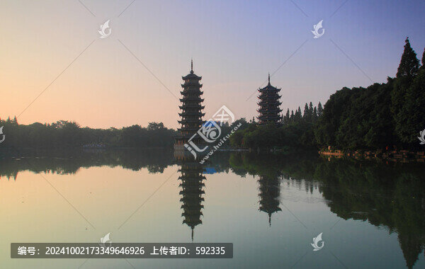 桂林雙塔日出