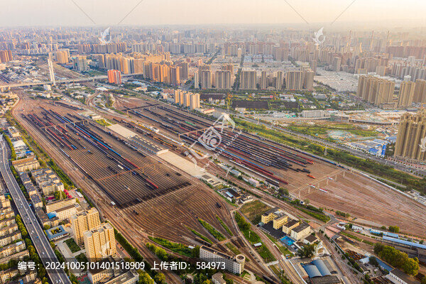 航拍鄭州北站鐵路編組站貨運(yùn)列車