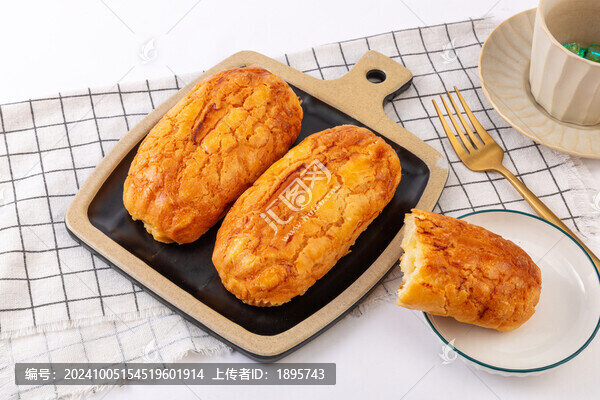 菠蘿粒粒夾心面包