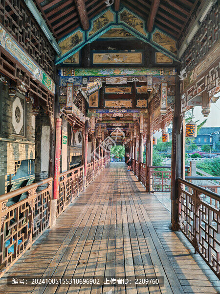 天府源廊橋內部構造