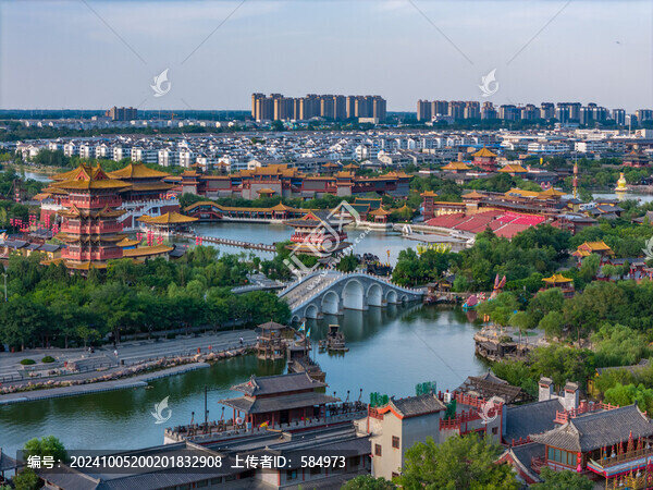 航拍河南開封清明上河園景區(qū)風光