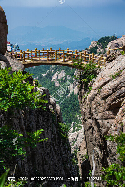 山東青島嶗山巨峰游覽區(qū)先天橋
