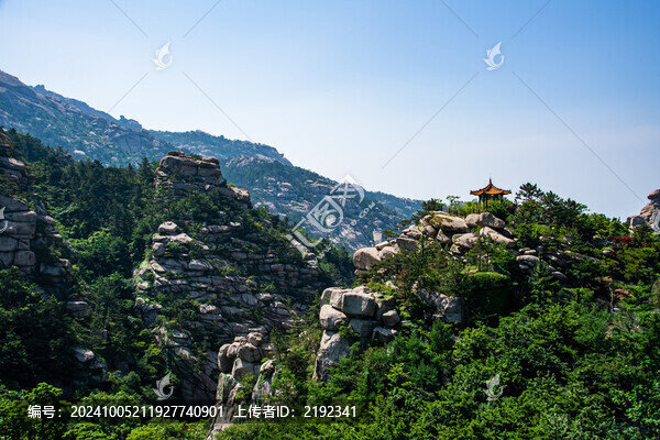 青島嶗山巨峰游覽區(qū)的奇峰怪石
