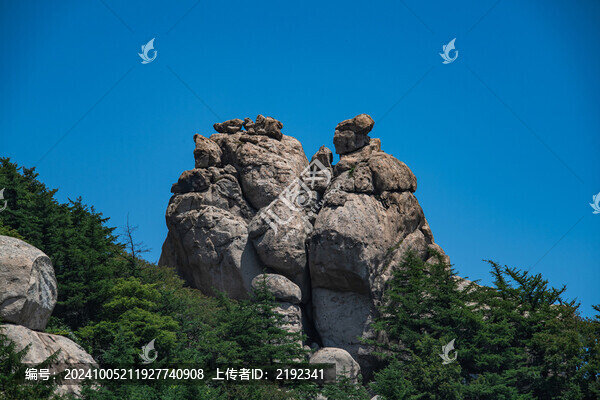 青島嶗山巨峰游覽區(qū)的奇峰怪石