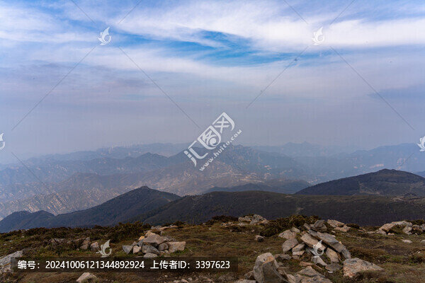 山頂?shù)娘L(fēng)光