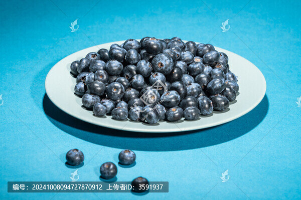 新鮮飽滿的藍(lán)莓