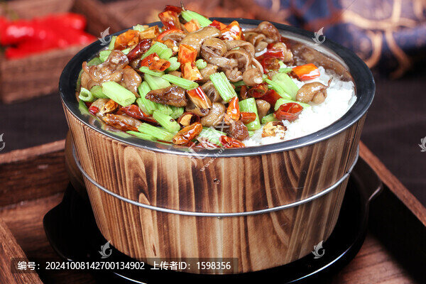 小炒肥腸木桶飯