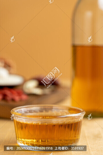 滋補(bǔ)藥酒與中藥材