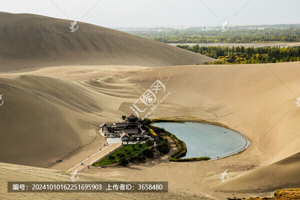 鳴沙山月牙泉