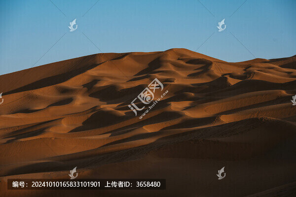 庫(kù)木塔格沙漠