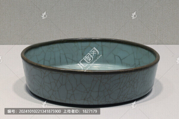 官窯青釉暗龍紋洗