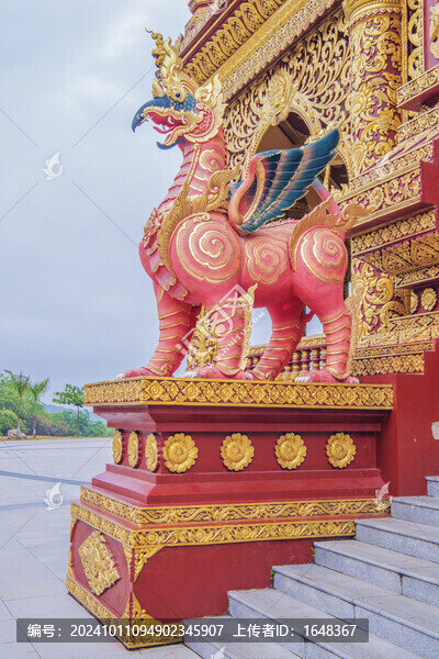 莊凱大金塔鳥(niǎo)首馬身飛獸西側(cè)