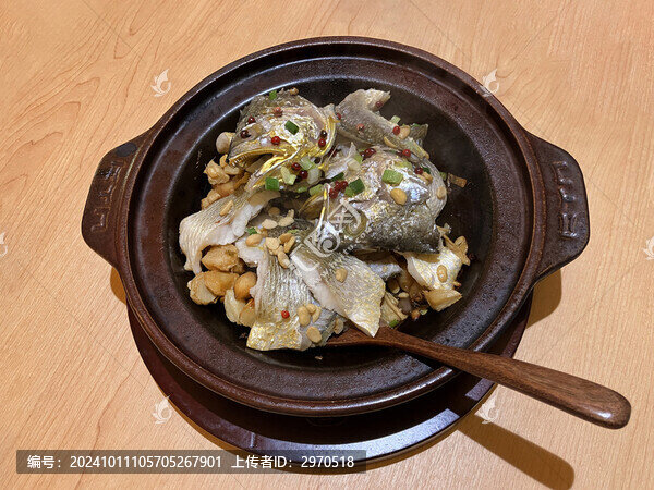 黃豆醬燜焗黃花魚(yú)