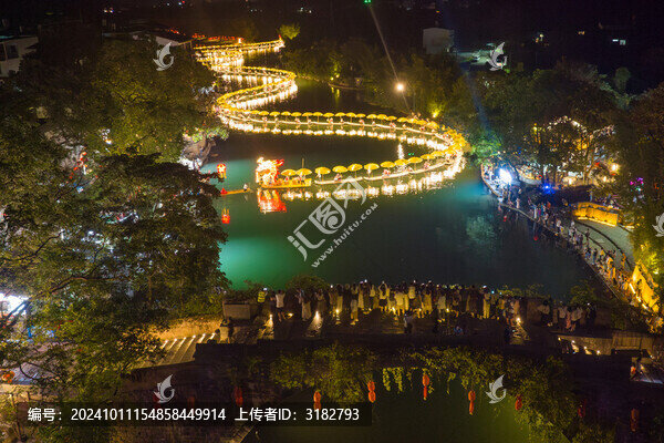 中國廣西陽朔竹筏金龍夜游遇龍河