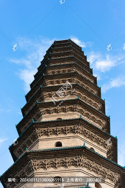 永祚寺又稱雙塔寺藍(lán)天白云太陽光