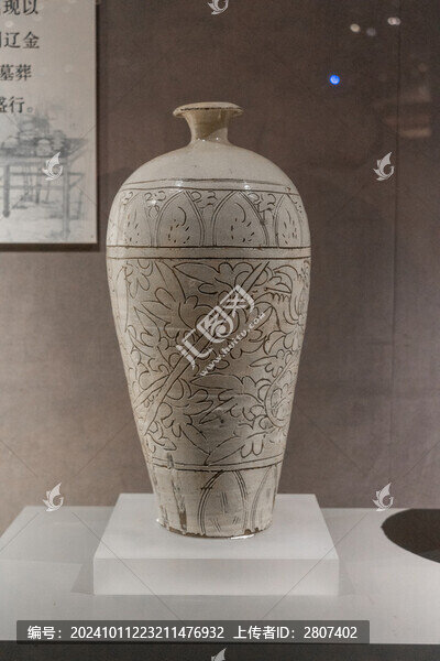 山西大同博物館內(nèi)的文物陶瓷碗壺