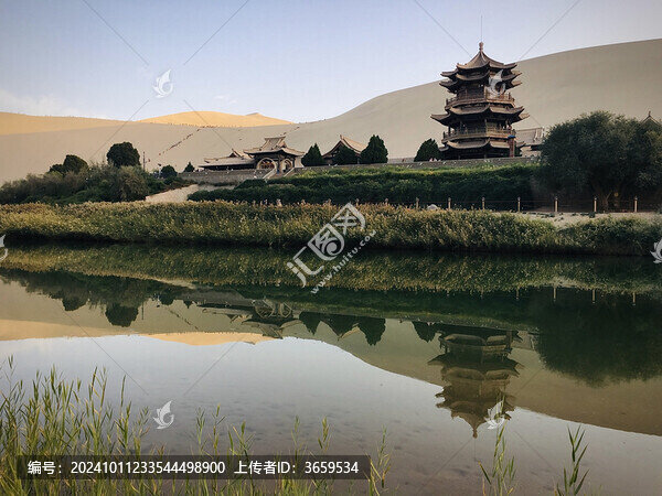 鳴沙山月牙泉