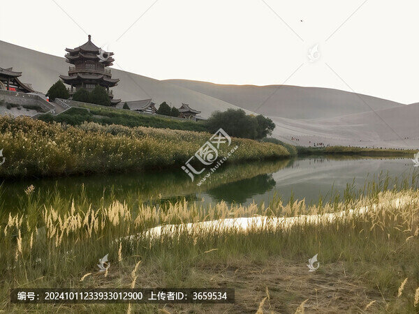 月牙泉