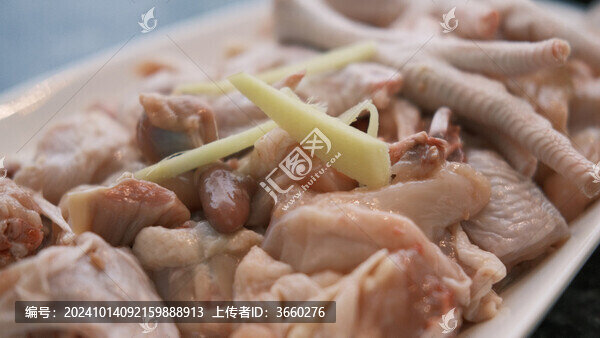 盤子里的雞肉的特寫鏡頭