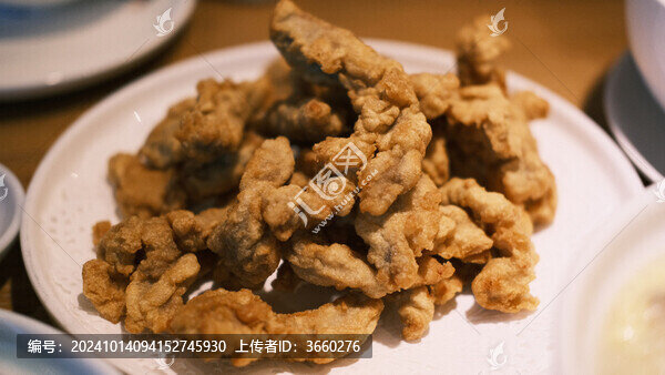 酥脆香甜的小酥肉