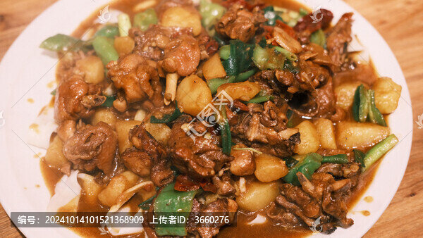 香氣四溢的雞肉土豆燉菜