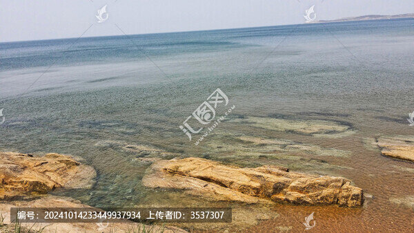 清澈見底的海水