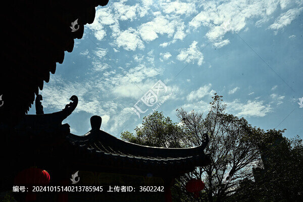 深圳龍園古建筑剪影下的天空