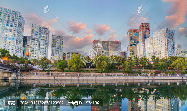 北京現(xiàn)代城市建筑和通惠河風光
