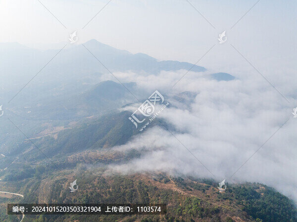 航拍山東沂蒙山區(qū)的云海