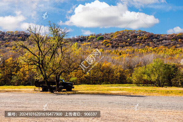 遠(yuǎn)山秋色