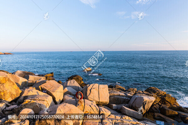 海浪礁石
