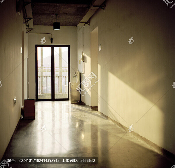 大學(xué)宿舍走廊的光影中國美院宿舍