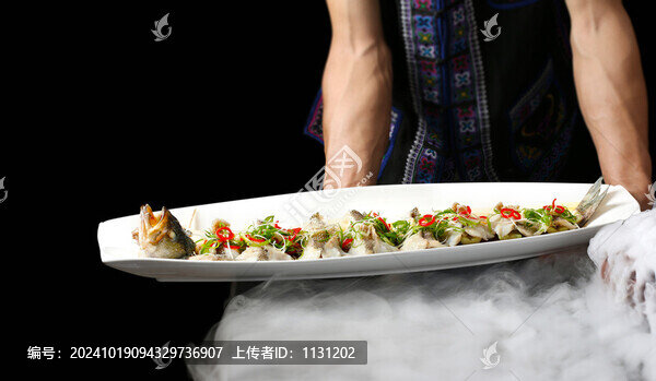 豉汁火腿蒸鱸魚(yú)