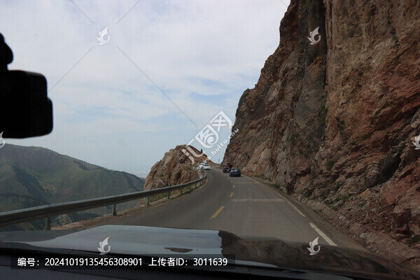 掛壁公路