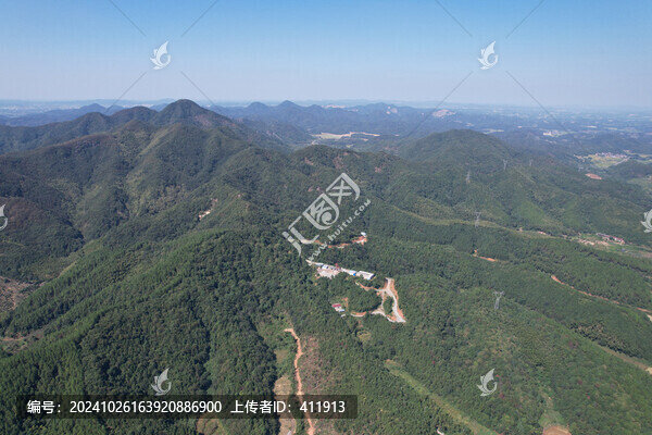 綠色山林秋景