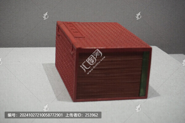 清剔紅錦紋書函式盒