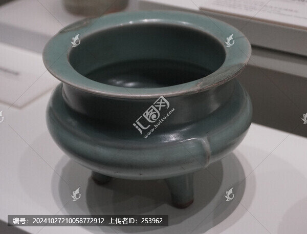 龍泉窯青釉鬲式爐