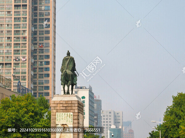 淮南站劉安雕像