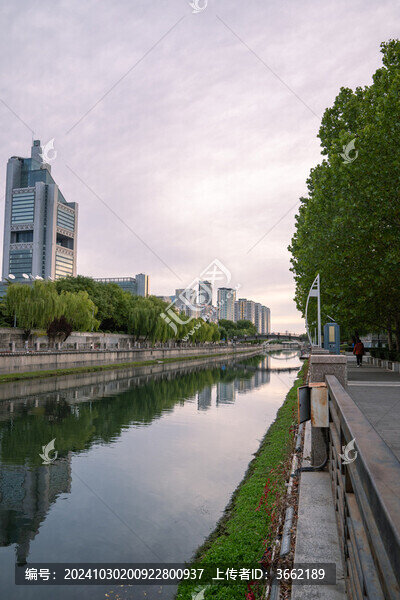 北京慶豐公園清晨的秋色