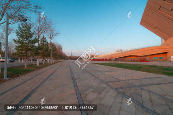 新疆克拉瑪依停車場晚霞時刻