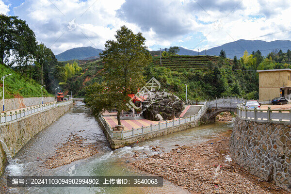 感德鎮(zhèn)槐植村小河