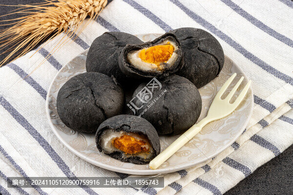 黑金蛋黃酥