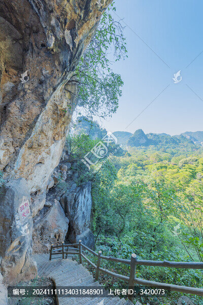 廣西柳州大龍?zhí)讹L(fēng)景區(qū)鏡山