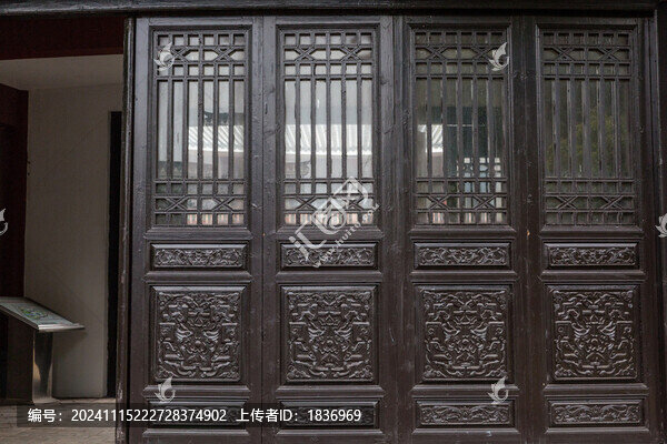 仿古實(shí)木門窗